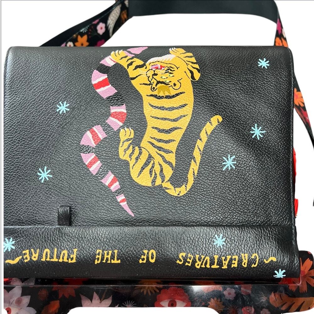 Min & Mon Vali Black Leather Crossbody Handbag Plastic Handle Tiger & Snake - Picture 6 of 10
